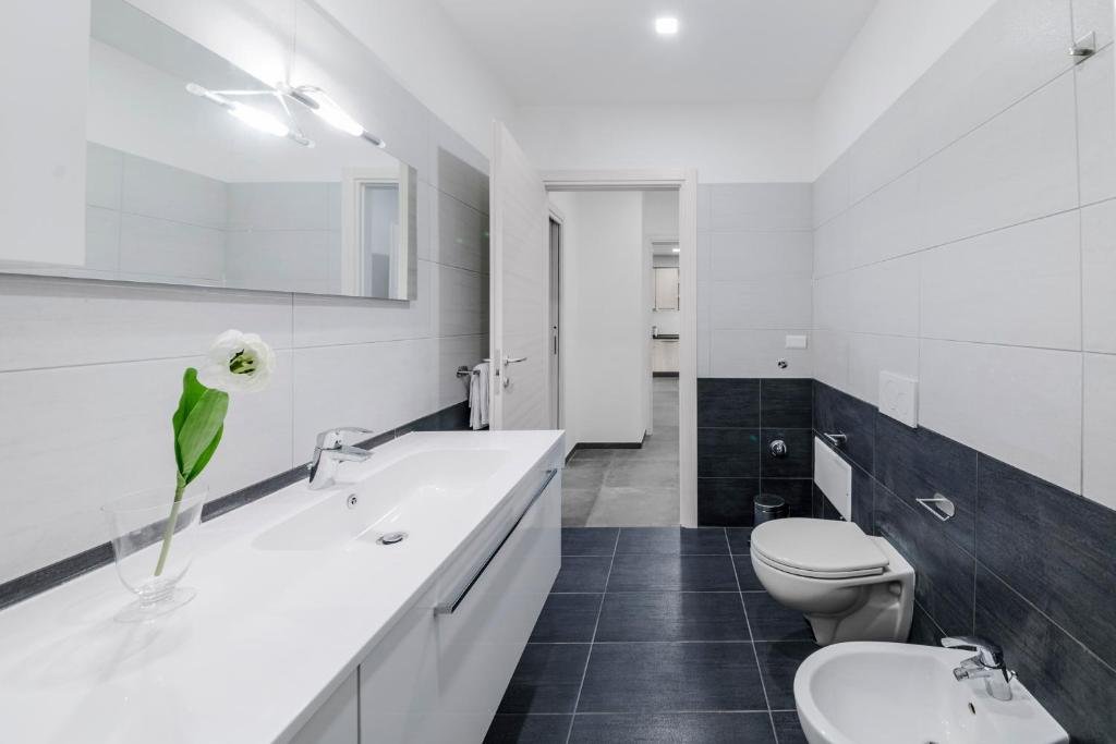 Bathroom at Como City Home